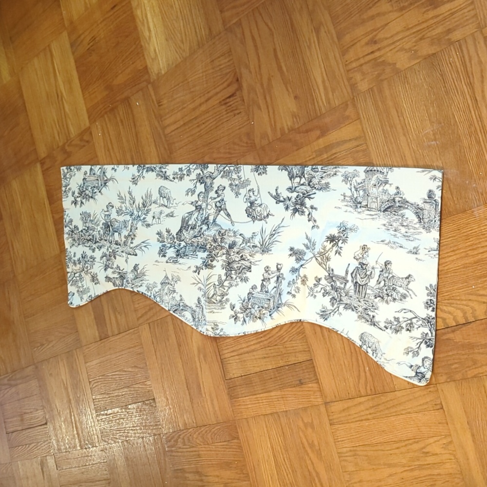 Valance - Picture 4 of 4